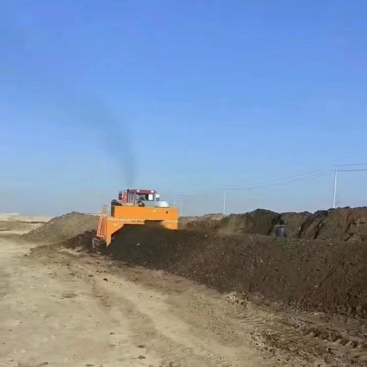 有機(jī)肥發(fā)酵選擇履帶式翻拋機(jī)好用嗎？